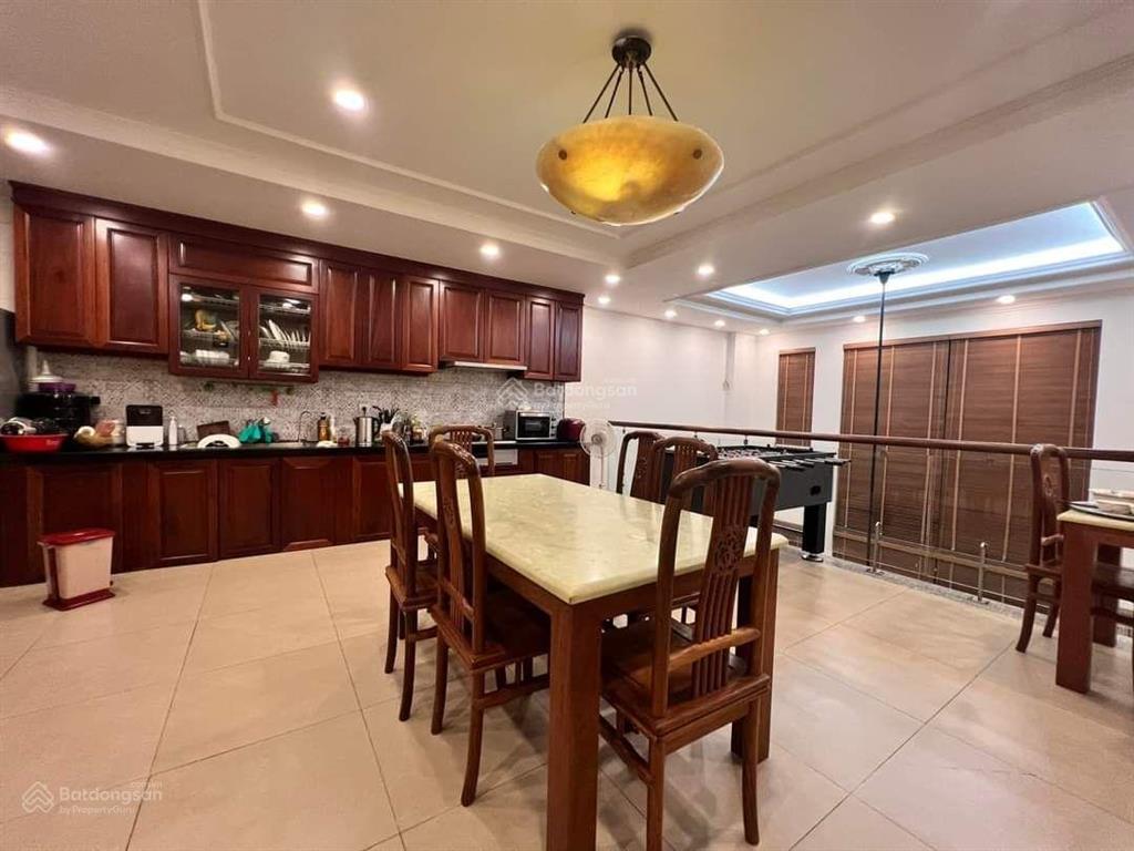 Bán biệt thự văn phú,dt 220m 4 tầng,thang máy,gần công viên,giá cực tốt.