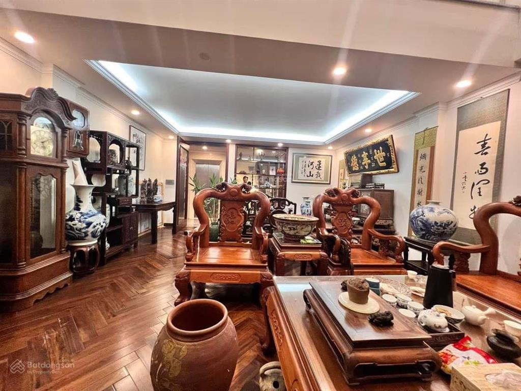 Bán biệt thự văn phú,dt 220m 4 tầng,thang máy,gần công viên,giá cực tốt.