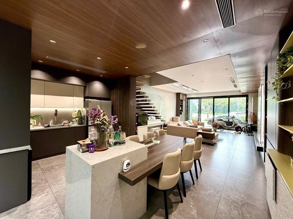 Bán gấp biệt thự dương nội,dt 180m4 tầng,thang máy,hoàn thiện đẹp, nhỉnh 3x tỷ.