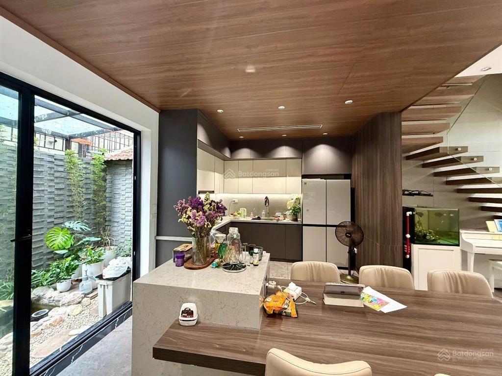 Bán gấp biệt thự dương nội,dt 180m4 tầng,thang máy,hoàn thiện đẹp, nhỉnh 3x tỷ.