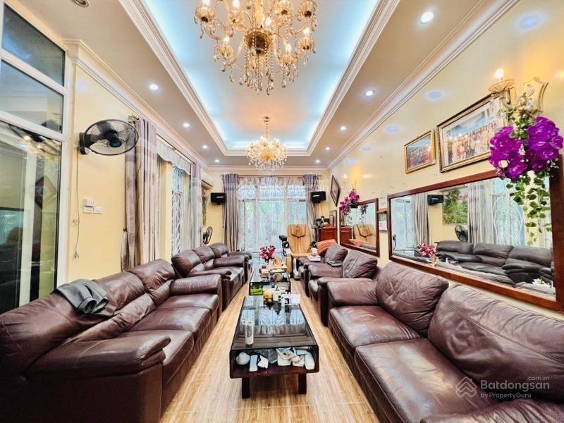 Bán lô góc biệt thự làng việt kiều châu âu, kinh doanh tốt, dt 135m2  mt 18m,vị trí đắc địa.