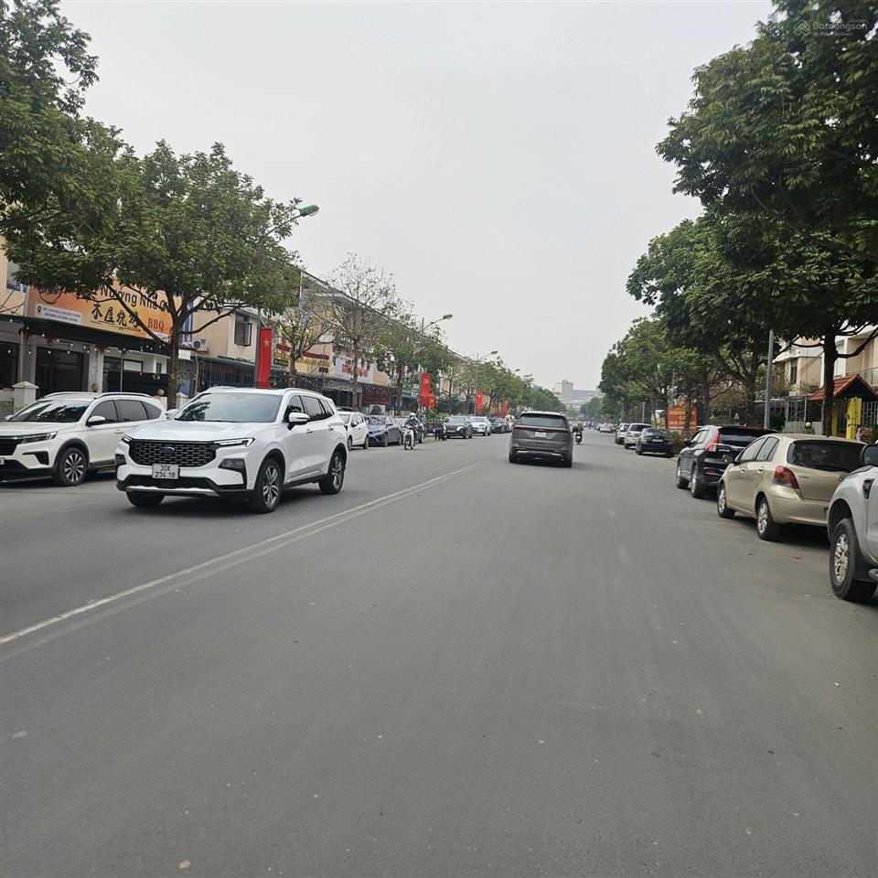 Lô góc biệt thự vip, view hồ, có hầm, dt 410m  4 tầng, mặt tiền siêu rộng.