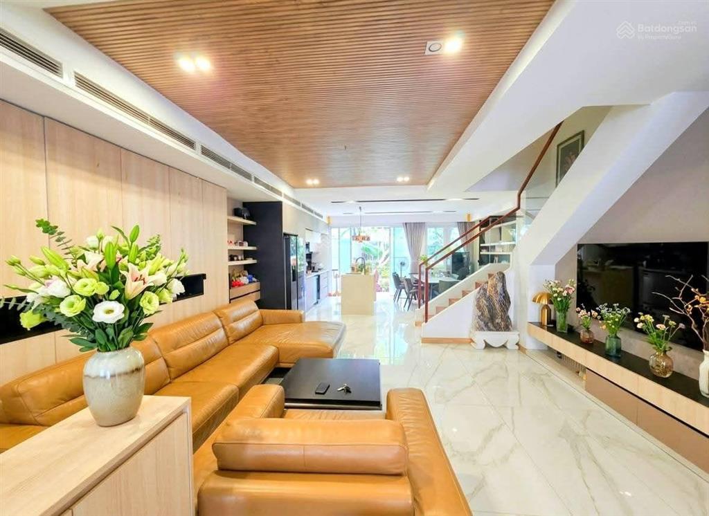 Ngộp bank, giảm 5 tỷ bán nhanh liền kề văn phú, dt 90m5 tầng, thang máyview công viên, chỉ 23 tỷ.
