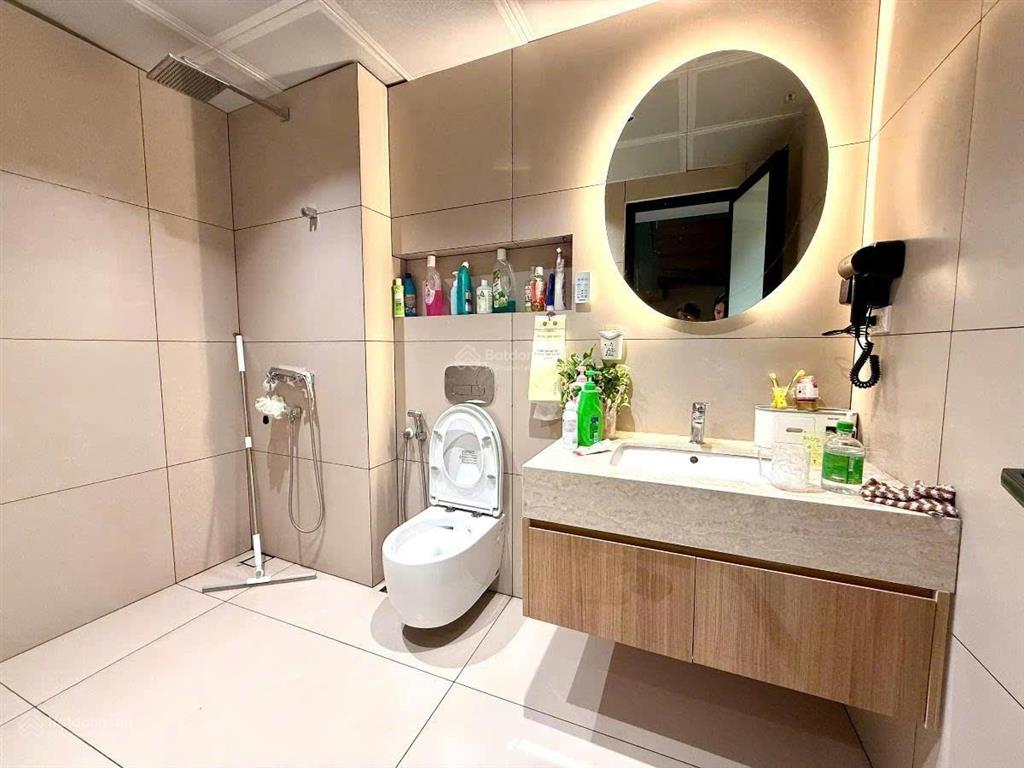 Ngộp bank, giảm 5 tỷ bán nhanh liền kề văn phú, dt 90m5 tầng, thang máyview công viên, chỉ 23 tỷ.
