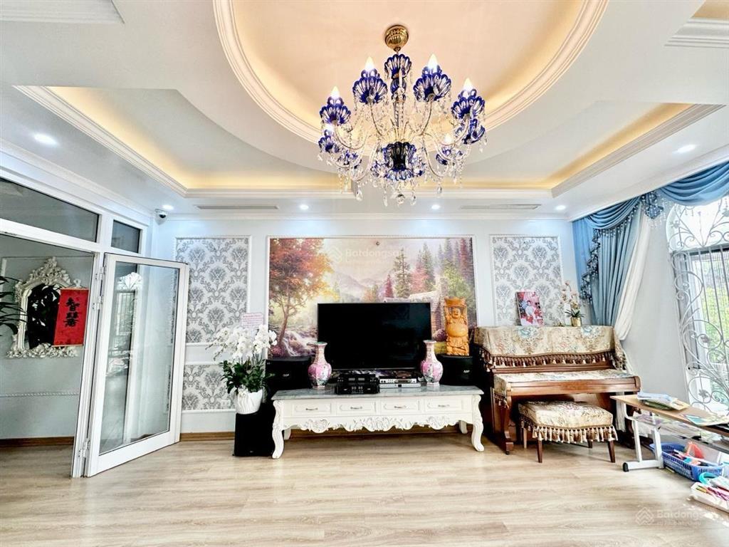 Hàng hiếm bt dương nội,lô cạnh góc ,dt 200m4 tầng,có hầm,sát công viên thiên văn học,nhỉnh 4x tỷ
