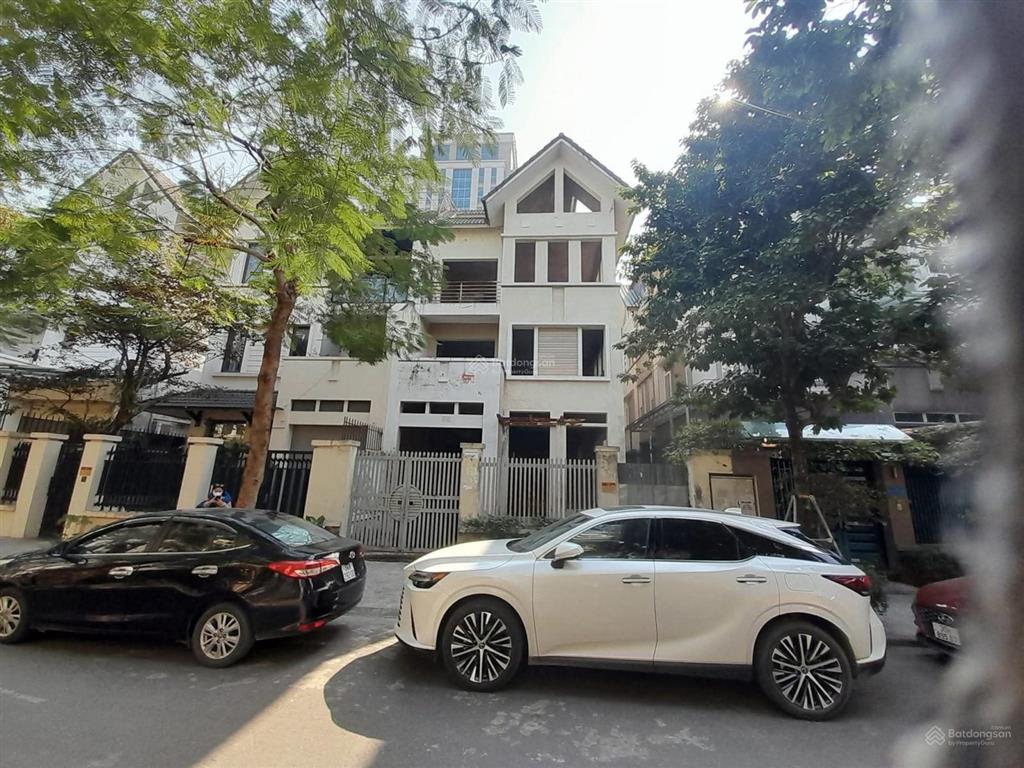 Chỉ 37 tỷ, bán gấp biệt thự dương nội, dt 200m  4 tầng, 1 hầm, ngay cạnh công viên.