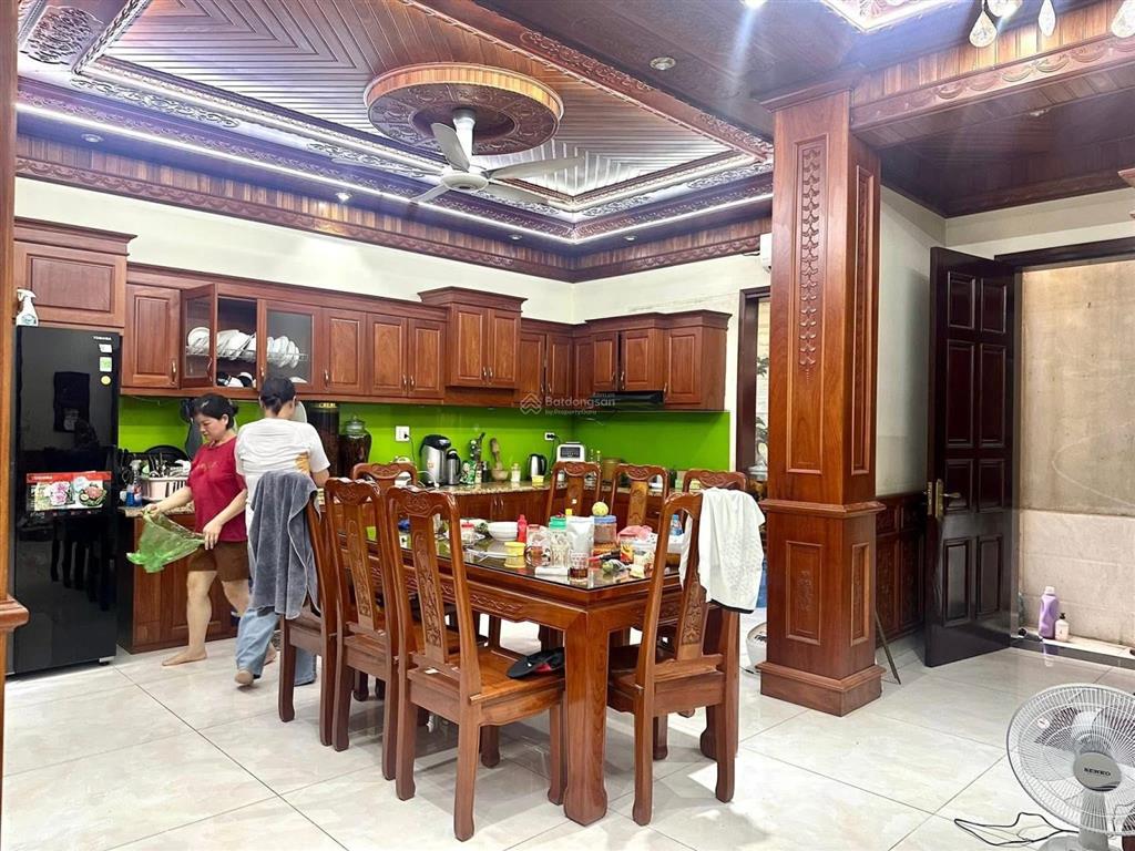 Chỉ 7x tỷ, bán gấp căn biệt thự đơn lập, dt 260m, mặt tiền siêu rộng, đường to, kinh doanh tốt.