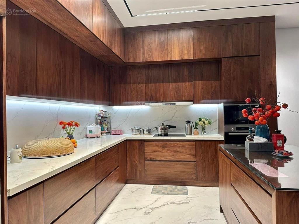 Bán gấp biệt thự view hồ, dt 260m  4 tầng, 2 thoáng, nhỉnh 6x tỷ