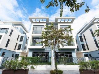 Chủ gửi bán gấp biệt thự an quý, sát đường lê quang đạo, dt 200m  4 tầng, giá chỉ nhỉnh 30 tỷ