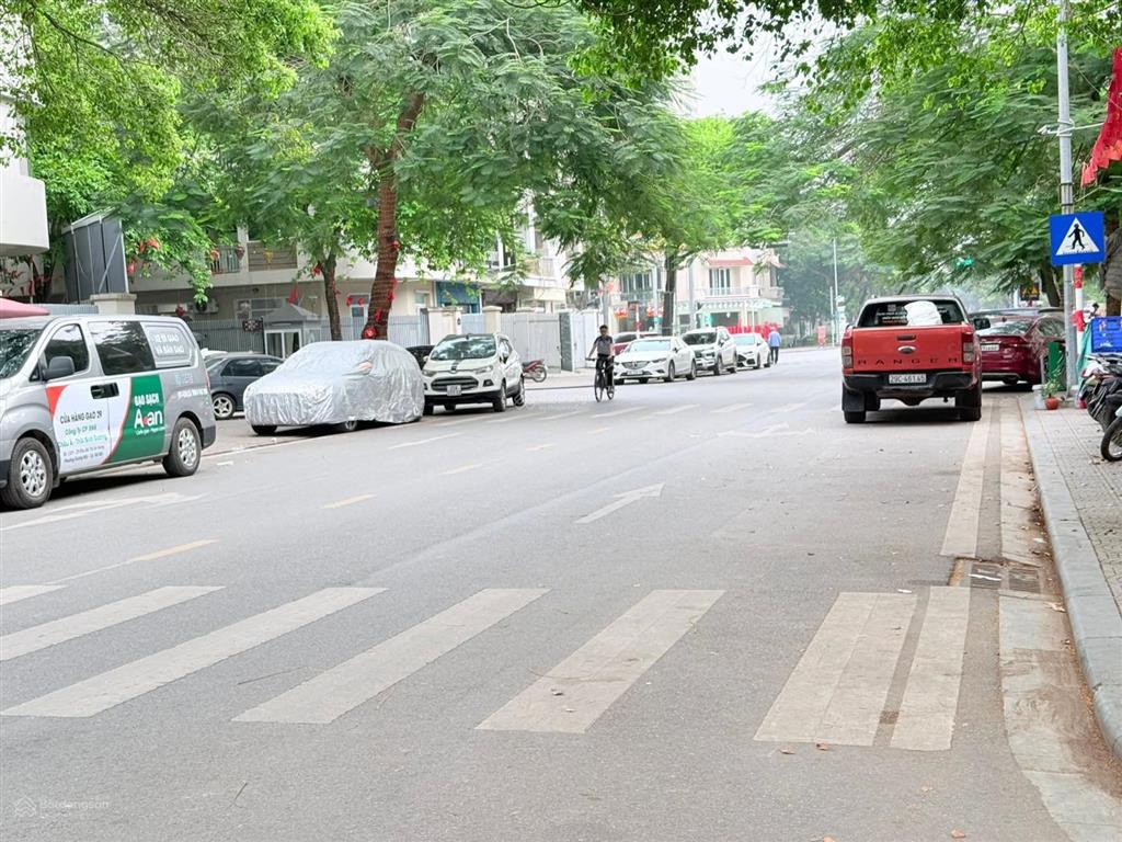 Chủ gửi bán gấp biệt thự an quý, sát đường lê quang đạo, dt 200m  4 tầng, giá chỉ nhỉnh 30 tỷ