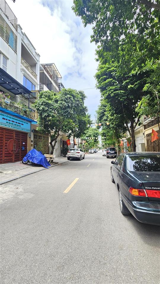 Giá tốt khu vực, liền kề văn phú, dt 90m, nhà hoàn thiện, chỉ 17 tỷ.