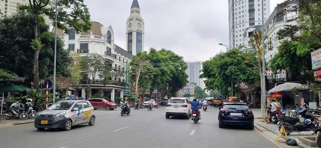 Ngộp bank 10 tỷ, bán gấp lk văn phú, dt 90m, đường 30m, kinh doanh, ngay công viên 365, nhỉnh 20 tỷ