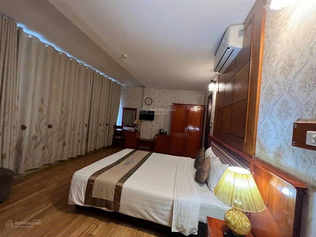 Khách sạn 15 tầng 150m2  giá 170 tỷ  mặt phố nguyễn trường tộ