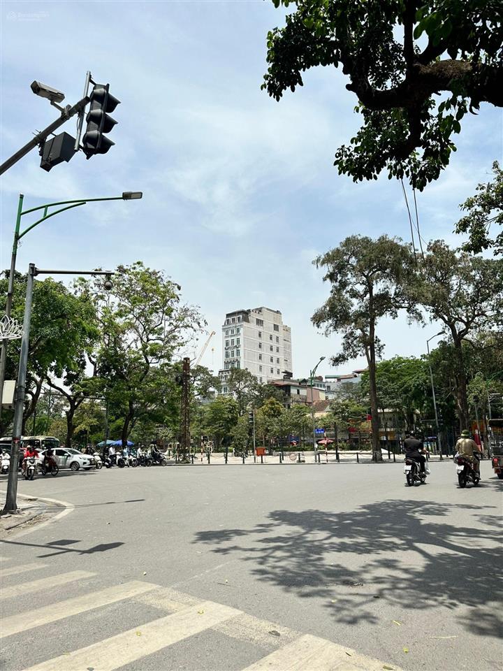 Nhà 3 tầng 155m2 giá 110 tỷ tại mặt phố hàng cót