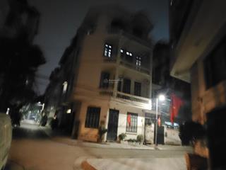 Nhà 4 tầng lô góc ô tô tránh 180m2 giá 29 tỷ tại phú thượng