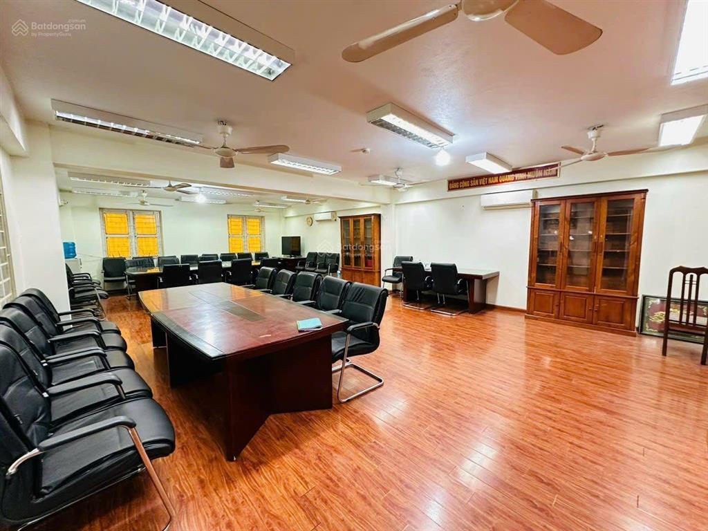 Trần quốc hoàn  bán nhà 7 tầng 100m² x mt 8,5m giá 45 tỷ