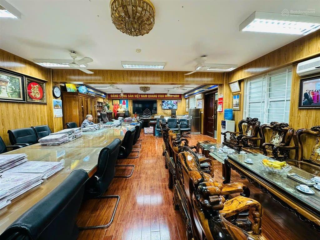 Trần quốc hoàn  bán nhà 7 tầng 100m² x mt 8,5m giá 45 tỷ