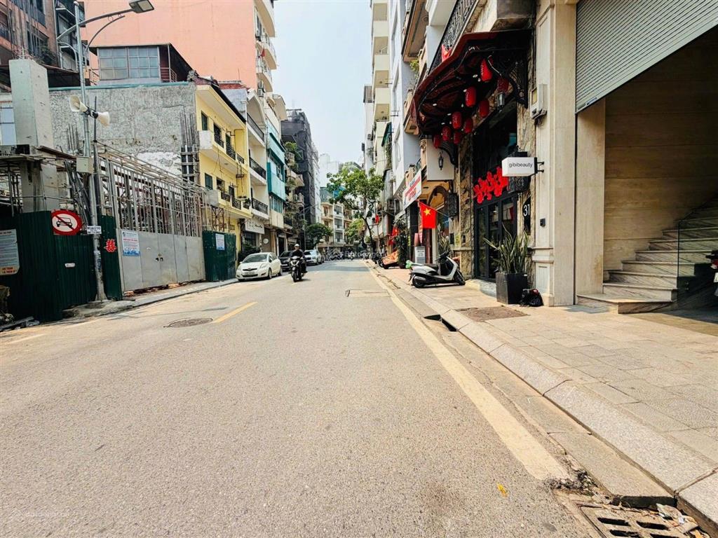 Mặt phố phó đức chính  bán nhà 6 tầng thang máy  75m2 giá 49,5 tỷ
