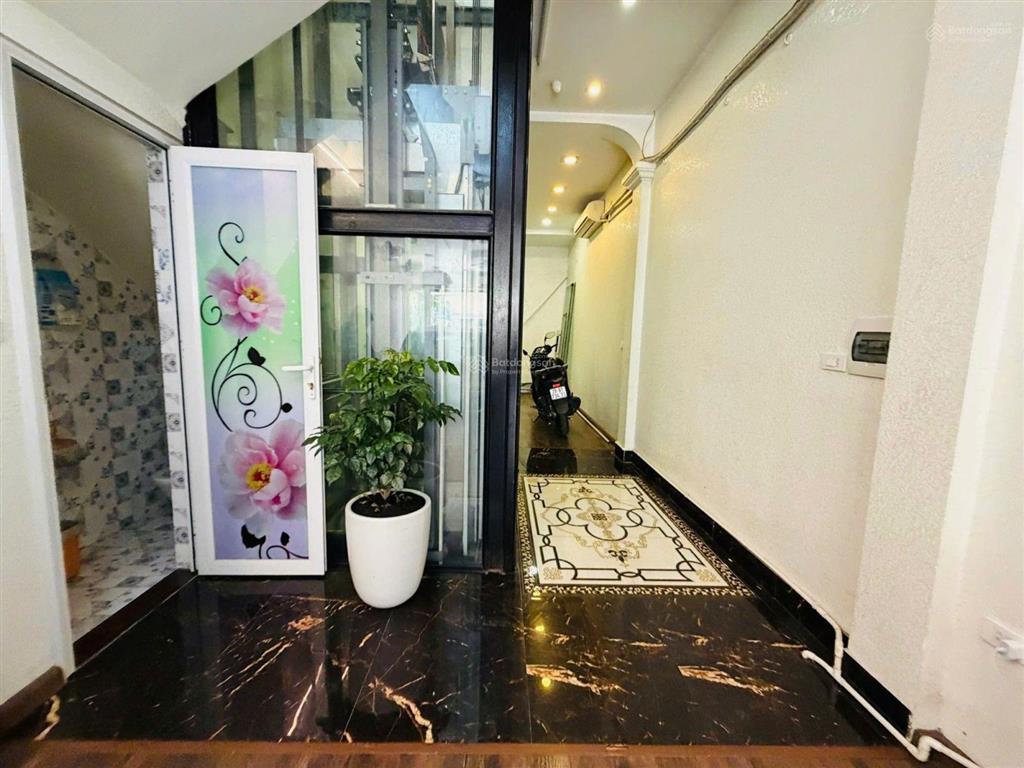 Mặt phố phó đức chính  bán nhà 6 tầng thang máy  75m2 giá 49,5 tỷ