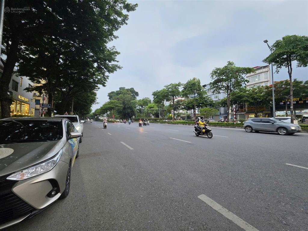 Mặt phố hoàng quốc việt  bán tòa nhà văn phòng 350m2 mặt tiền 15m giá 290 tỷ
