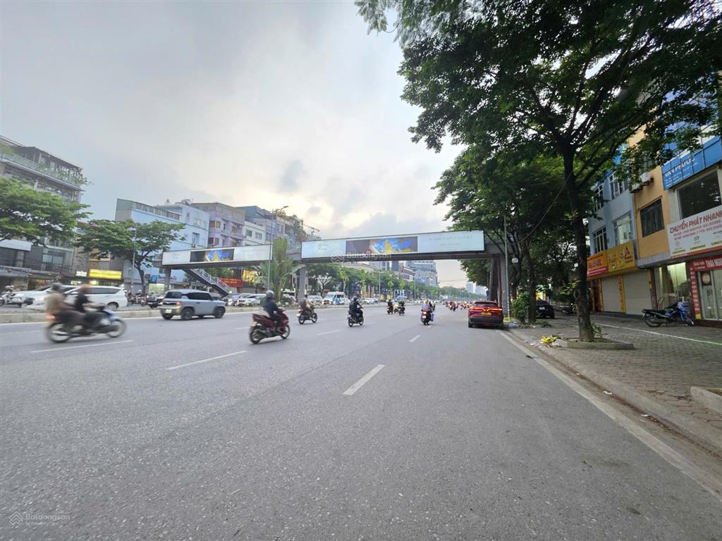Mặt phố hoàng quốc việt  bán tòa nhà văn phòng 350m2 mặt tiền 15m giá 290 tỷ