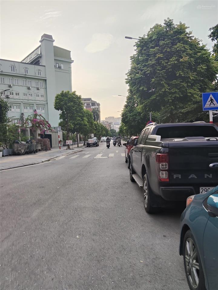 Hoàng quốc việt bán nhà vỉa hè ô tô tránh 65m2 x mt 8,5m giá 30 tỷ