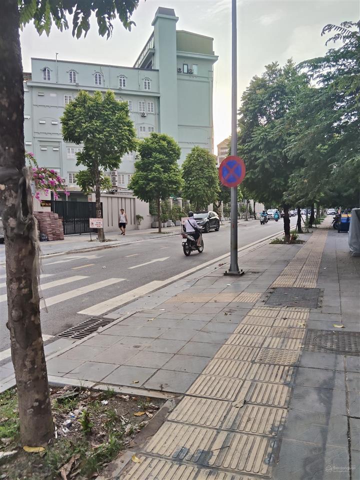 Hoàng quốc việt bán nhà vỉa hè ô tô tránh 65m2 x mt 8,5m giá 30 tỷ