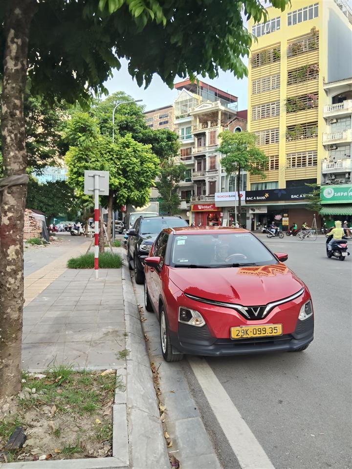 Hoàng quốc việt bán nhà vỉa hè ô tô tránh 65m2 x mt 8,5m giá 30 tỷ