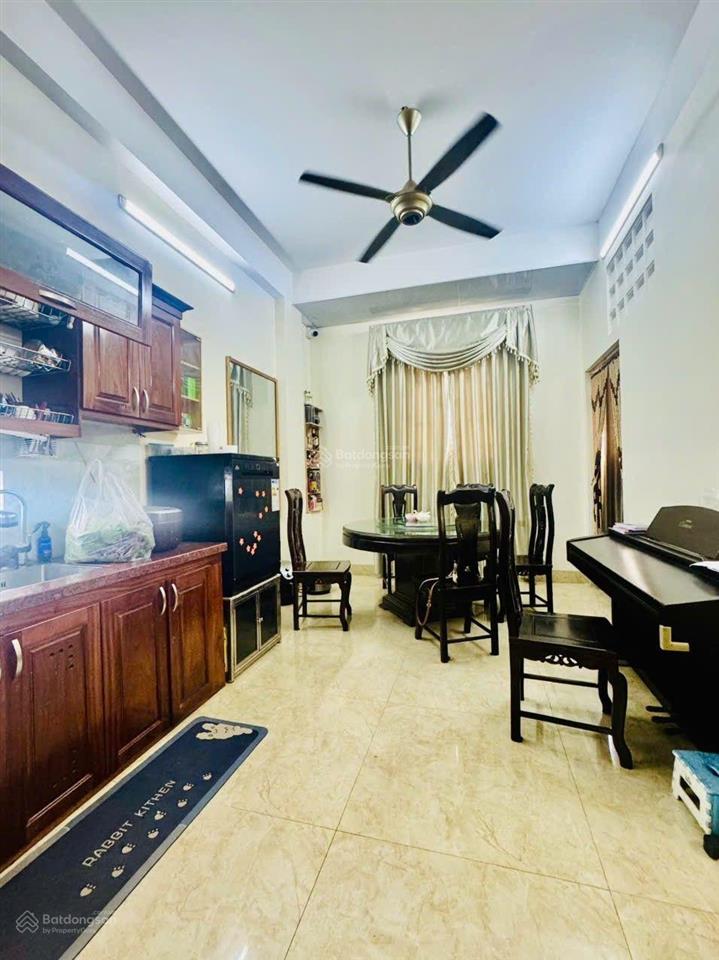Mặt phố cổ nhuế  bán nhà 7 tầng  dt 60m2 x mt 6m giá 24 tỷ