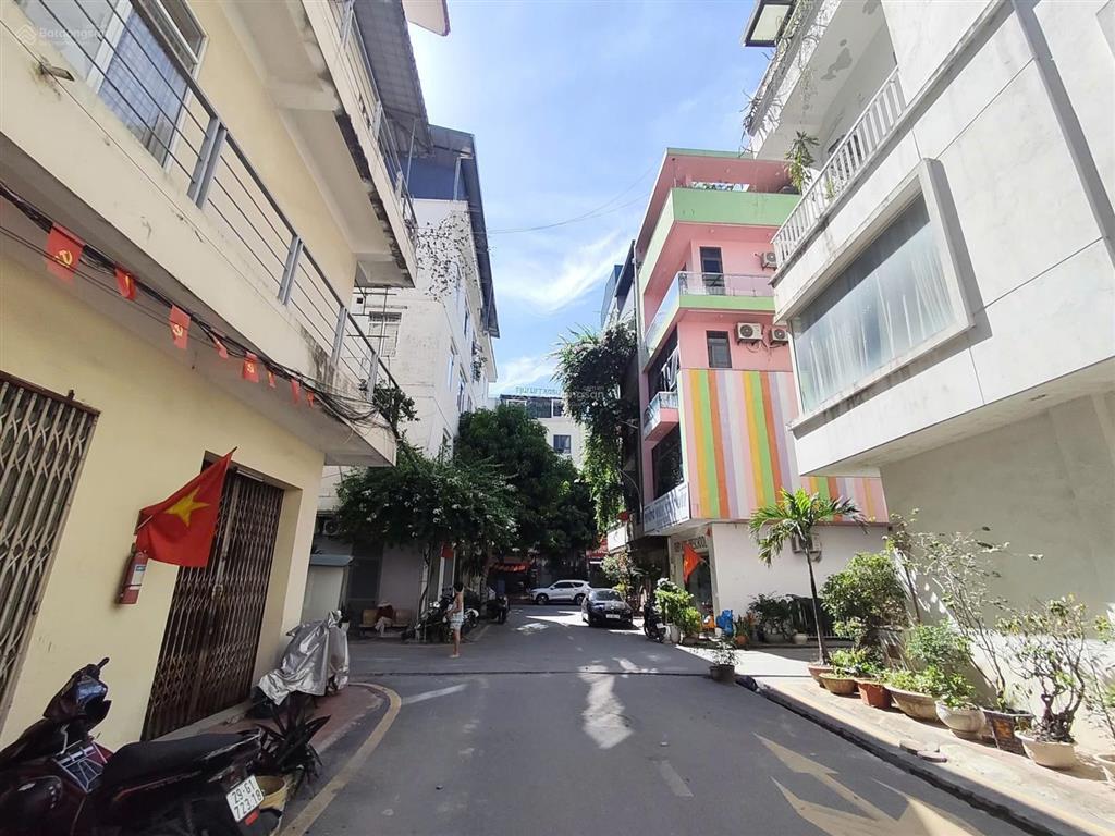 Lê văn hiến  bán nhà 6 tầng ô tô tránh 90m2 x mt 5m giá 18 tỷ