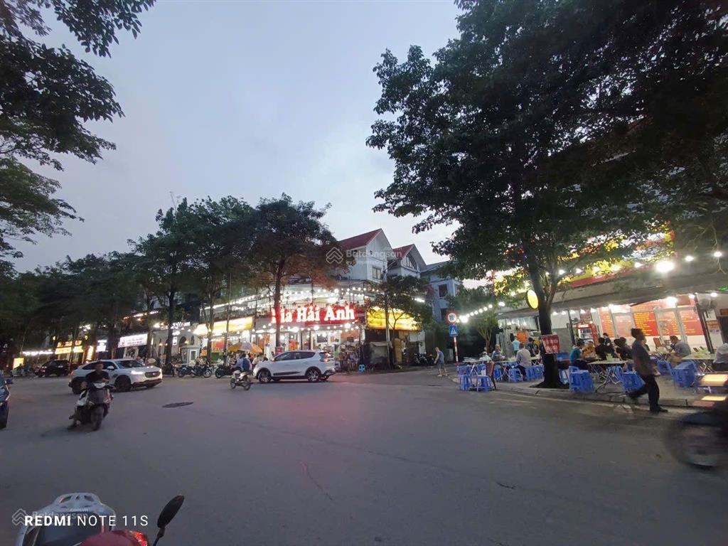 Phạm văn đồng  bán nhà 4 tầng 220m2 x mt 12m  giá 78 tỷ