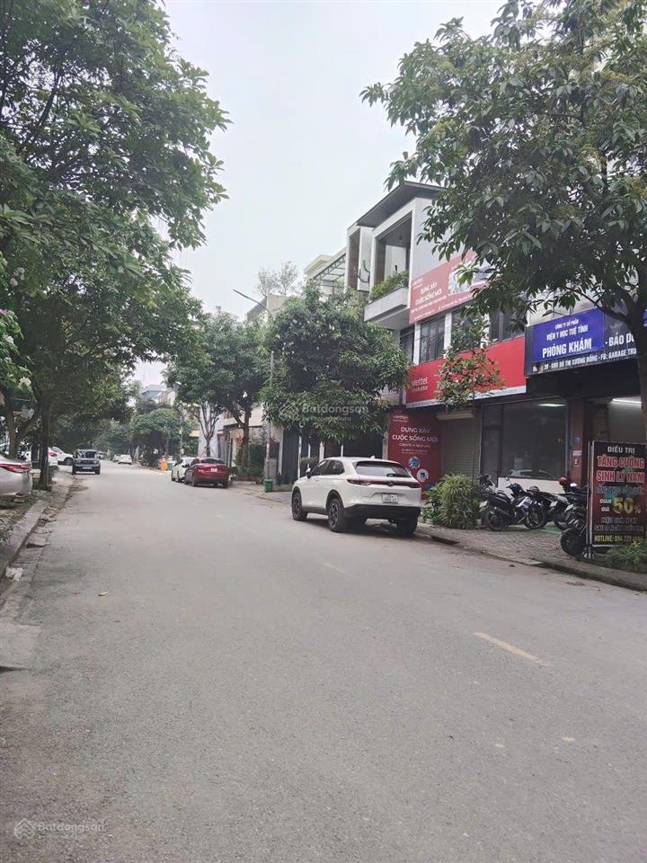 Lạc long quân  bán nhà 100m2 ngõ ô tô, lô góc giá chỉ 30 tỷ