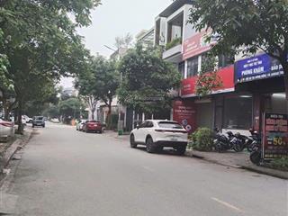 Lạc long quân  bán nhà 100m2 ngõ ô tô, lô góc giá chỉ 30 tỷ