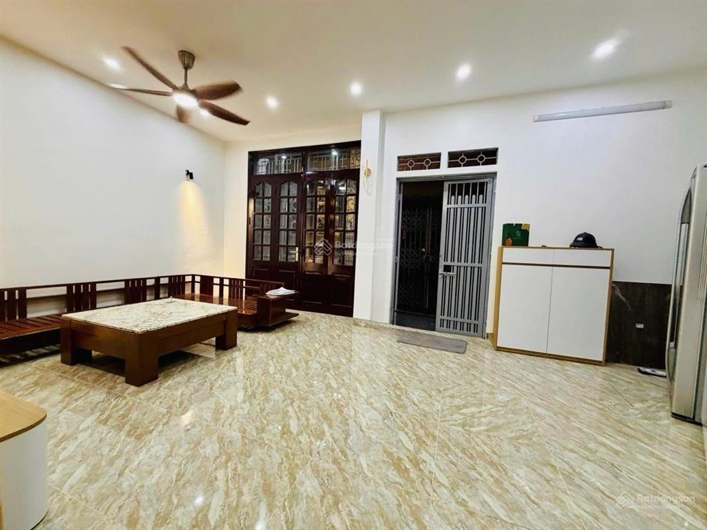 Hoàng sâm  bán nhà 5 tầng 40m2 giá 9,8 tỷ