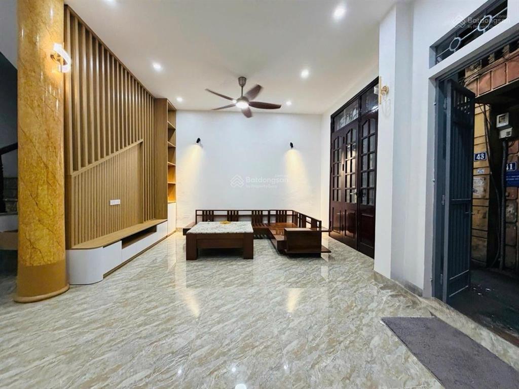 Hoàng sâm  bán nhà 5 tầng 40m2 giá 9,8 tỷ