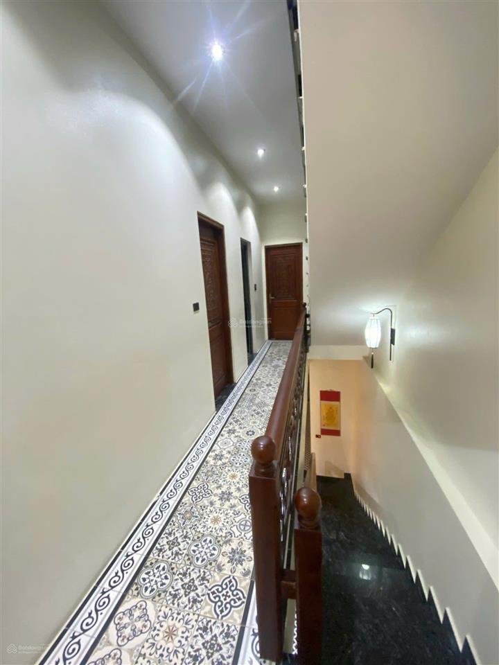 Mặt phố đông thắng  bán nhà 3 tầng dt 125m2 giá 23 tỷ