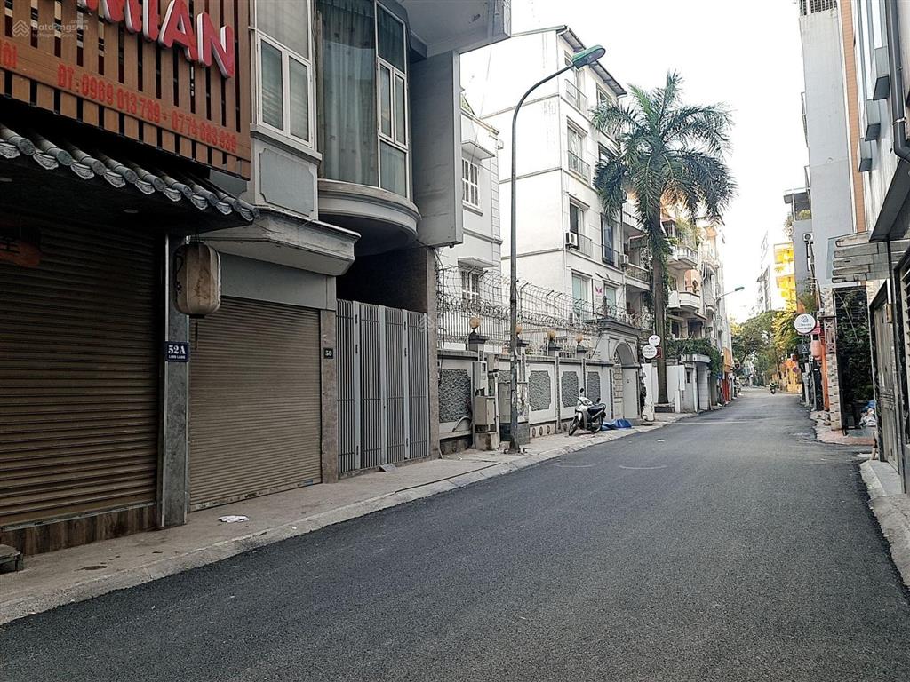 Linh lang  bán nhà 3 tầng ngõ ô tô dt 85m2 x mt 4,5m giá 32 tỷ