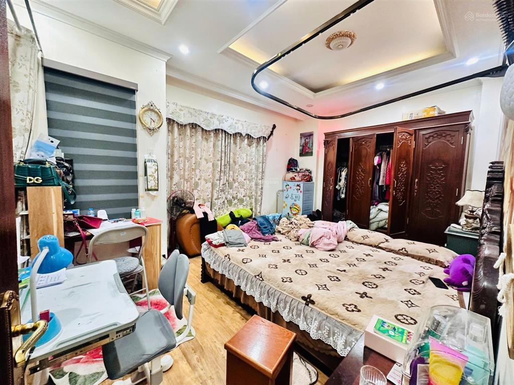 Mặt phố phú diễn  bán nhà 7 tầng lô góc dt 65m2 giá 20 tỷ