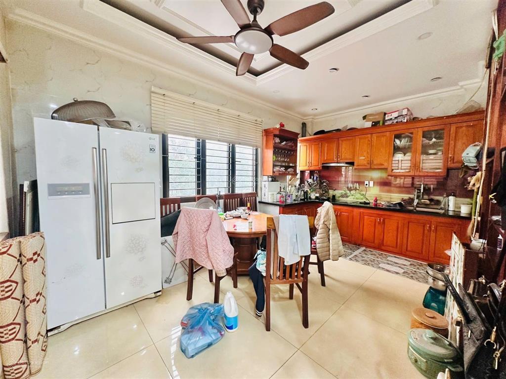 Mặt phố phú diễn  bán nhà 7 tầng lô góc dt 65m2 giá 20 tỷ