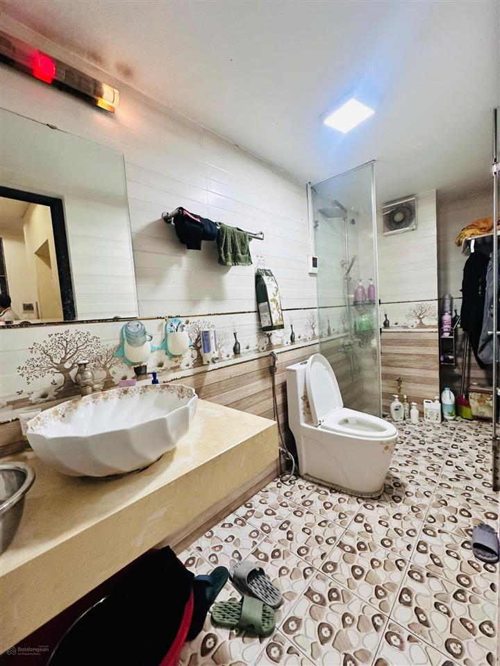 Mặt phố phú diễn  bán nhà 7 tầng lô góc dt 65m2 giá 20 tỷ