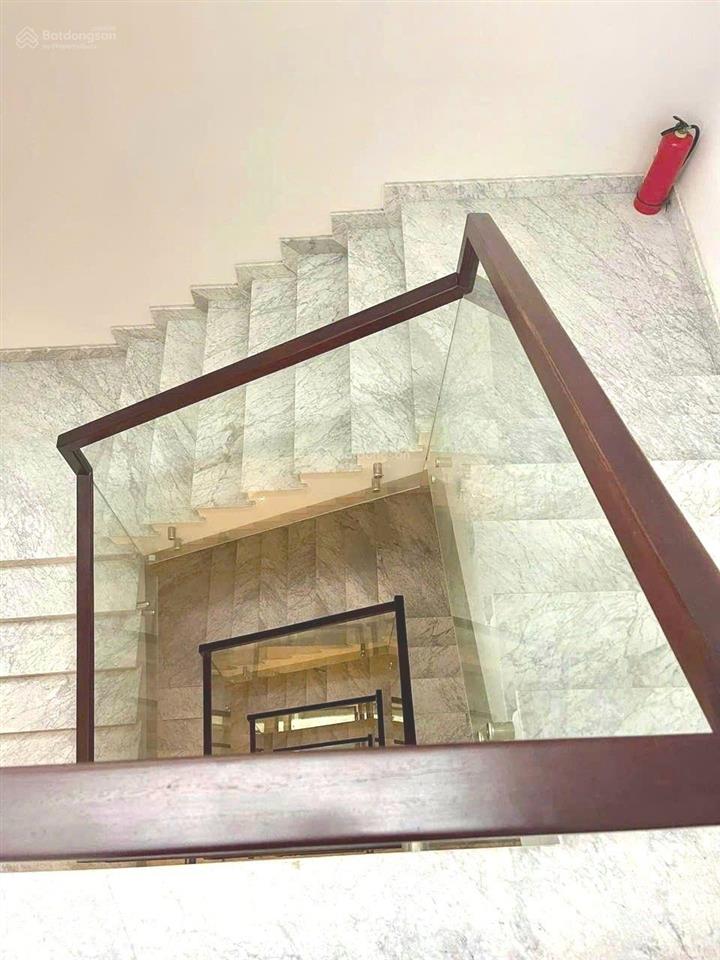 Mặt phố hàm long  bán tòa building 10 tầng 180m2 giá 150 tỷ