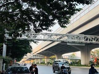 Mặt phố phạm văn đồng  bán nhà 780m2 giá 310 tỷ