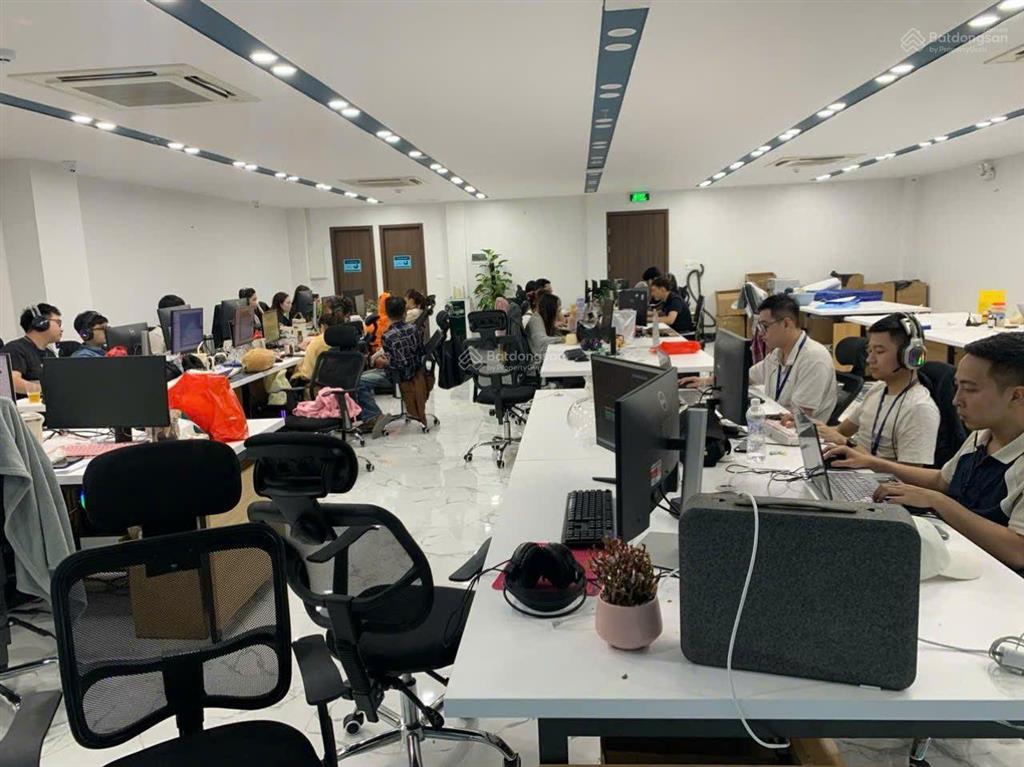Mặt phố phạm văn đồng  bán nhà 780m2 giá 310 tỷ