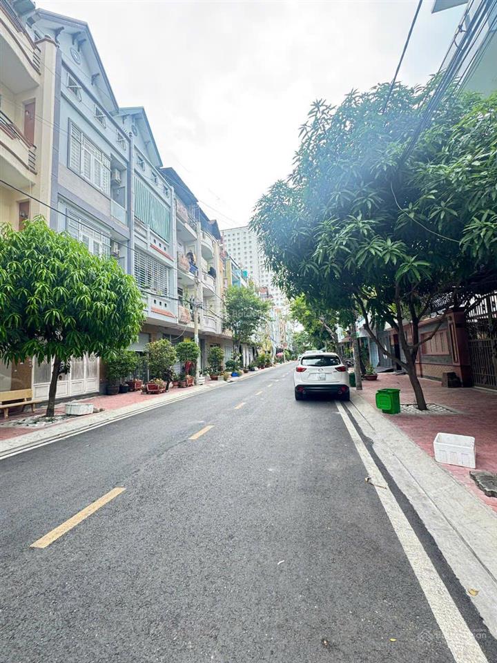 Bán nhà mặt tiền đường 320 bông sao, phường bình đông (phường 5, quận 8 cũ). đối diện công viên