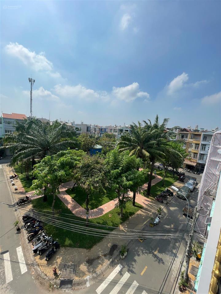 Bán nhà khu bông sao phường bình đông (phường 5 quận 8 cũ). nhà vuông vức, đối diện công viên