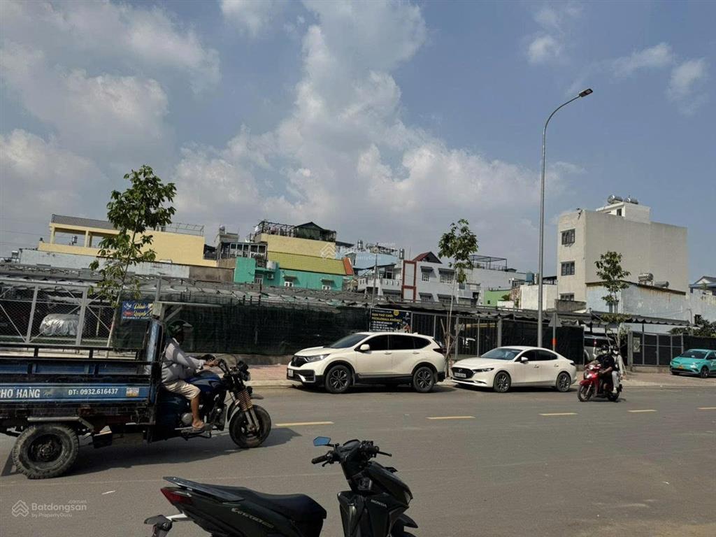 Bán đất 300m thổ cư  mặt tiền đường 20m  kdc phường bình đông, quận 8