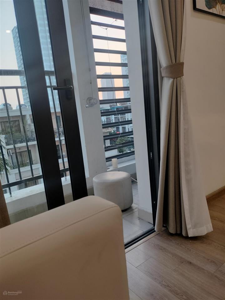 Chính chủ em cần bán căn studio, bim 30 tầng, full nội thất ,sổ đỏ giá 1.5tỷ. 0965 868 ***