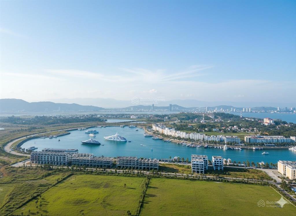 Căn góc tuần châu, 3 mặt tiền, sát bến du thuyền 5 sao, kinh doanh tốt,giá chỉ 11 tỷ