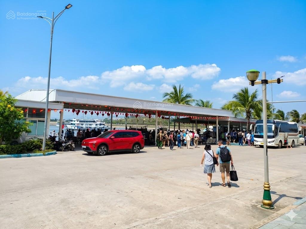 Bán gấp liền kề tuần châu marina, cảng 2 du thuyền, 108m2, sổ đỏ giá 8.x tỷ.  0965 868 ***