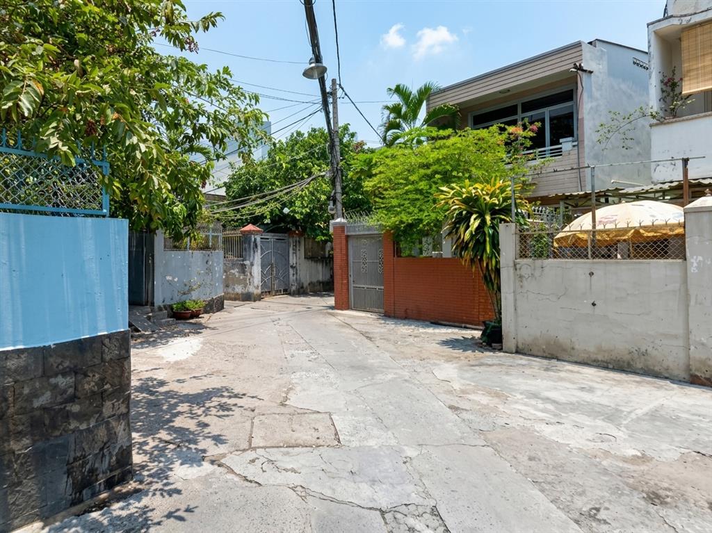 [O2516] Sát vách ĐH Văn Lang nhà 2 tầng vuông vức - Giá 3.x tỷ